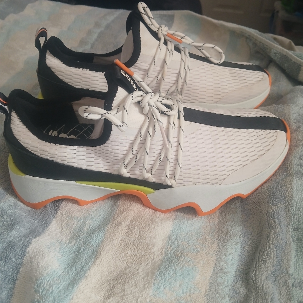 NWOT Sorel Kinetic Impact Lace Sneaker